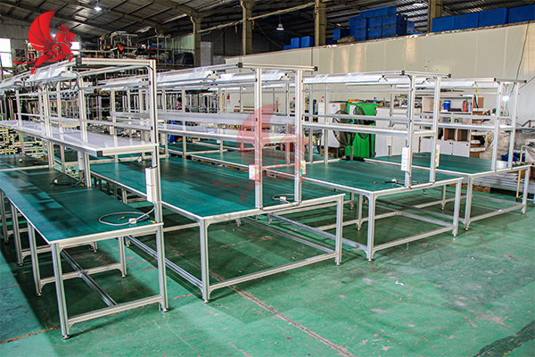 Bàn thao tác đóng gói dùng trong ngành sản xuất 
